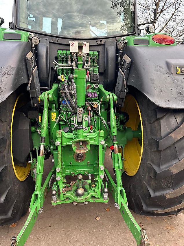 John Deere 6215 R mit GPS RTK