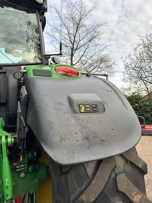 John Deere 6215 R mit GPS RTK