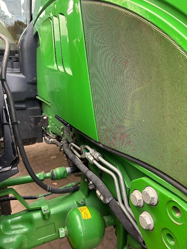 John Deere 6215 R mit GPS RTK