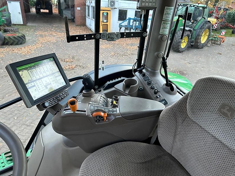 John Deere 6215 R mit GPS RTK