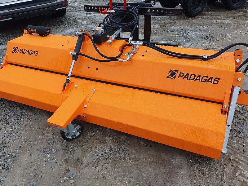 PADAGAS FOX Kehrmaschine Hoflader Radlader Traktor Bema