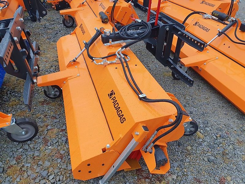 PADAGAS FOX Kehrmaschine Hoflader Radlader Traktor Bema