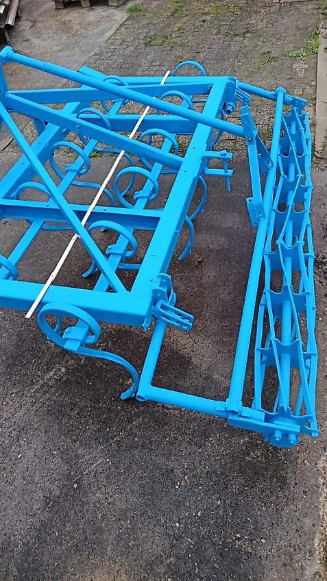 Lemken Lemken ?Korund 2m Saatbeetkombination mit Stabwalze 250mm 11Kultivatorzinken geschraubt Tiefeneinstellung über Drehspindel der Krümlerwalze