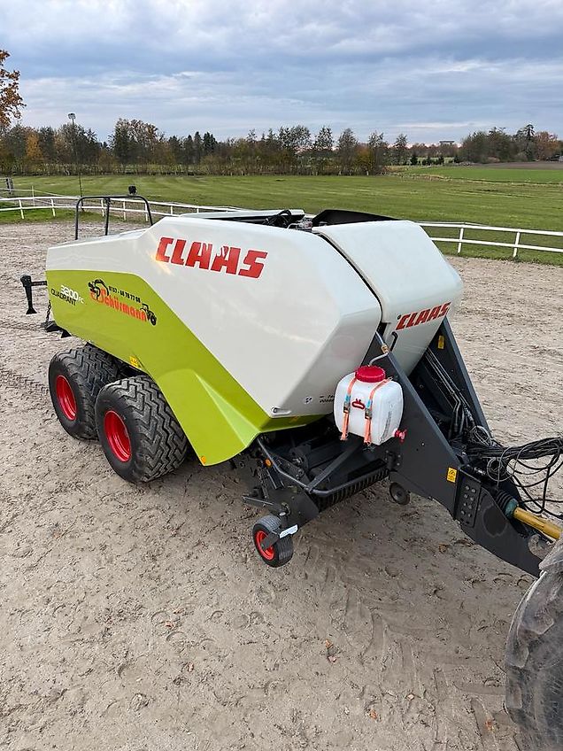 Claas Quadrant 3200 Finecut Quaderballenpresse BigPack