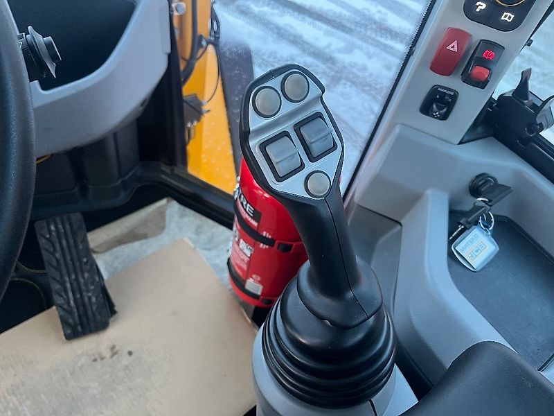 JCB 413K / Stage V, Takuu 12kk, 50km/h