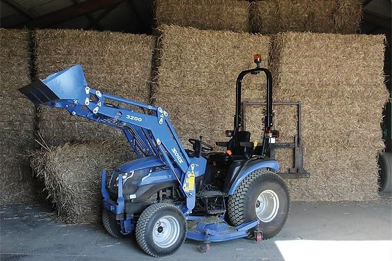 Solis 26 HST Frontlader Kleintraktor Ackerstollenbereifung