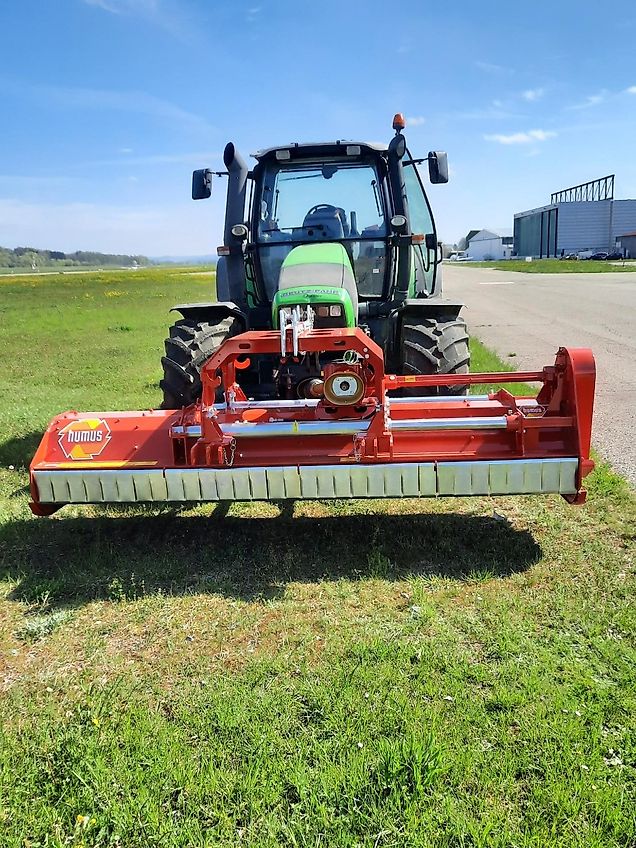 Humus PMF 240, PMF 260, PMF 280, PMF 320 Schlepper ab 37 kW / 50 PS Schwere Ausführung bis 150 kW / 200 PS