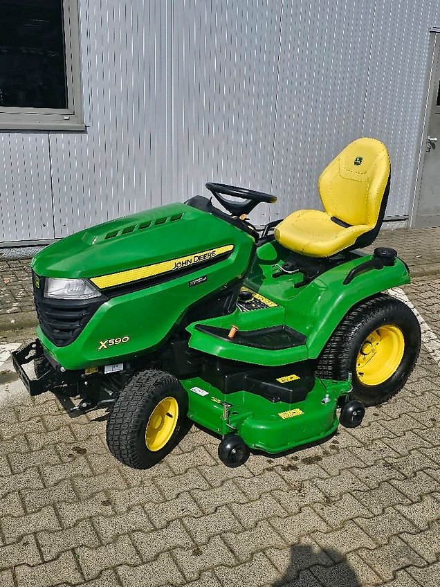 John Deere X590