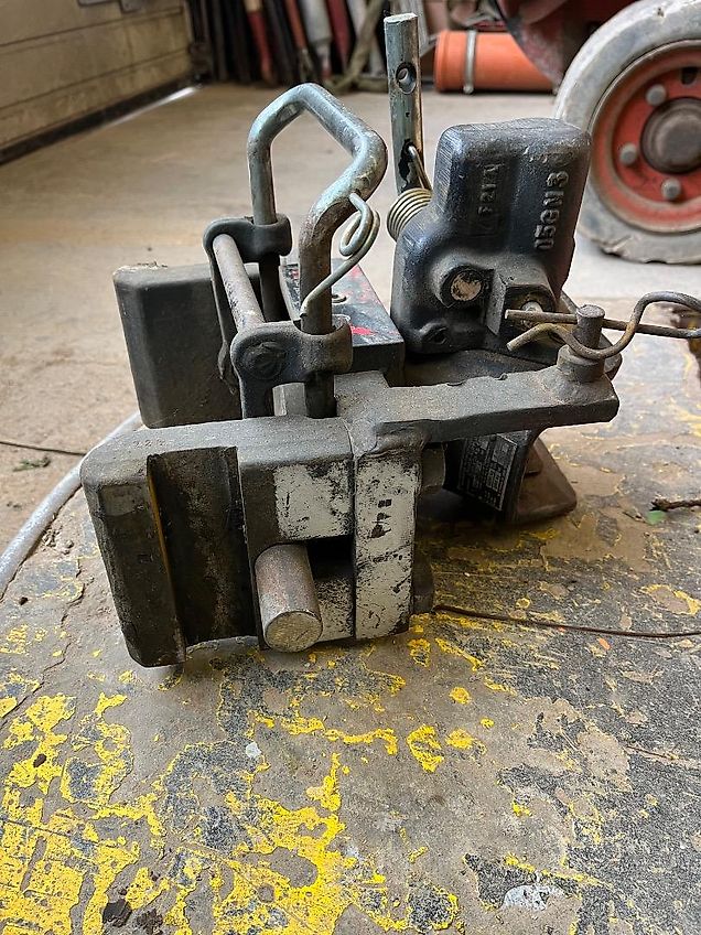 Massey Ferguson Automatikzugmaul KU91008, Cramer Kupplung, 2t, von MF 3690, Abmessungen s. Fotos