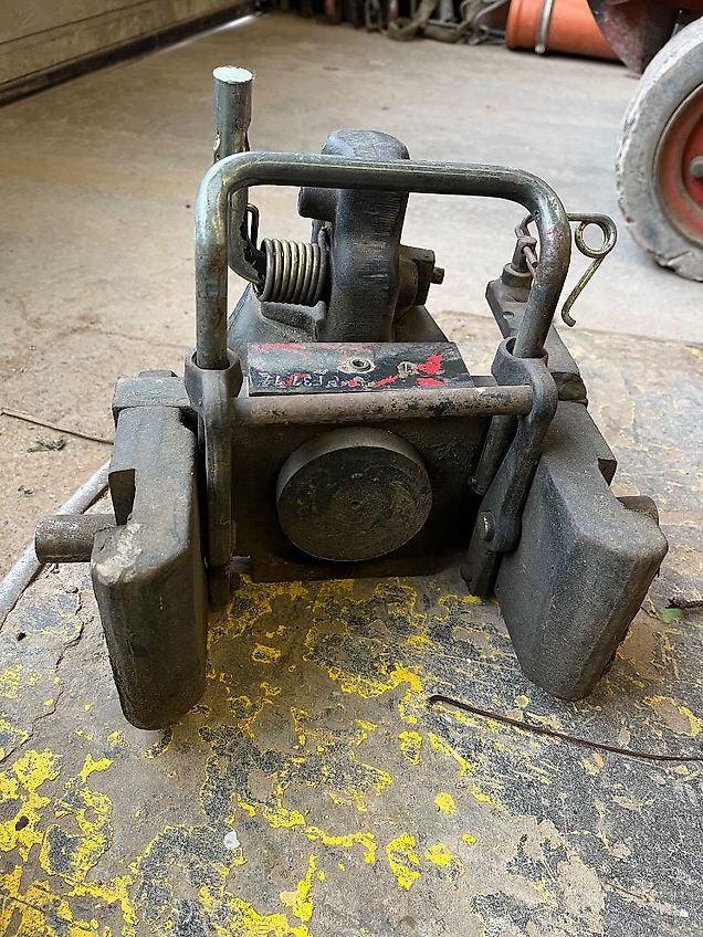 Massey Ferguson Automatikzugmaul KU91008, Cramer Kupplung, 2t, von MF 3690, Abmessungen s. Fotos