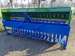 Köckerling Köckerling Herbamat 300 cm Arbeitsbreite mit 8,3 cm Reihenabstand kein Vredo Einböck Güttler Eurogreen Joskin Hatzenbichler Nachsaatgerät Grünlandschlitzdrille Durchsaatgerät Direktsaatgerät mit 18 Saatelementen bis zu 20 cm Bodenanpassung je Aggregat