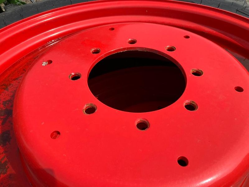 BKT 300/95R52 // 270/95R38 SPUR 1,50M