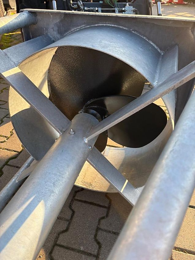 Metal-Technik Güllemixer / Slurry agitator / Agitateur de lisier / Miscelatore / Смеситель жидкого удобрения / Mieszadło do gnojowicy 5,4 m