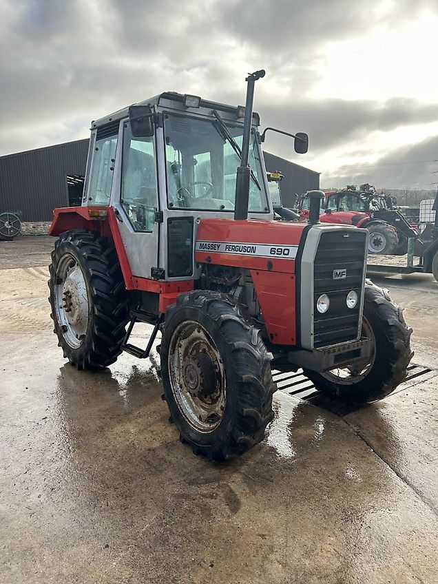 Massey Ferguson 690