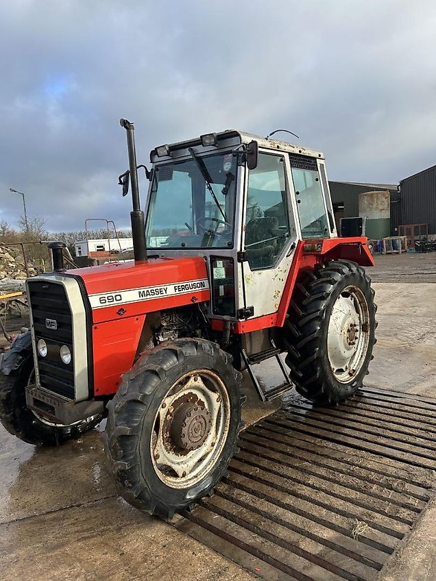 Massey Ferguson 690