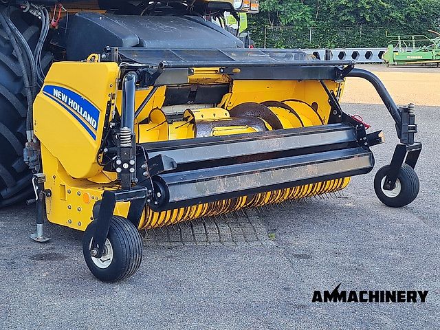 New Holland 300FP pick-up