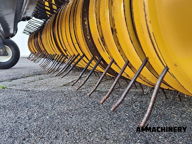 New Holland 300FP pick-up