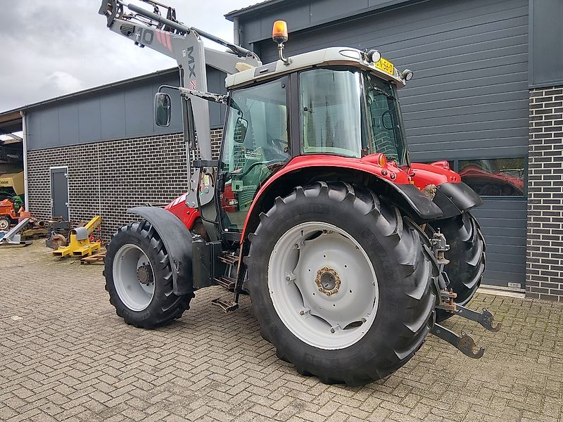 Massey Ferguson 5445 Dyna-4 met Voorlader
