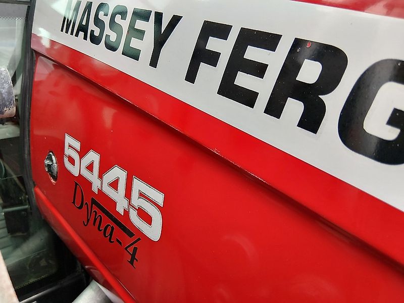 Massey Ferguson 5445 Dyna-4 met Voorlader