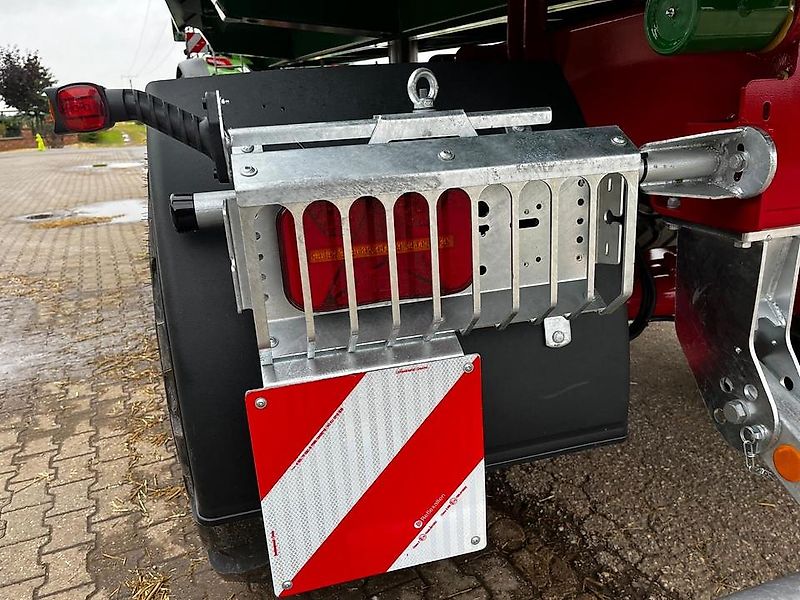 Kröger MUK402. Zentralachs-Muldenkippanhänger 31 Tonnen