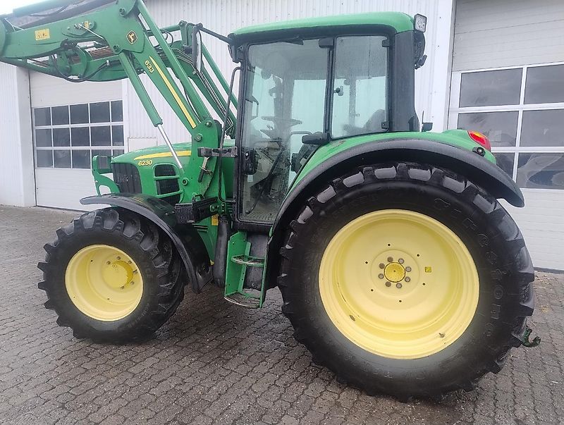John Deere 6230
