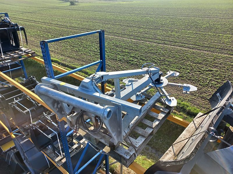 TOP-AGRO Silagemistschieber Manitou