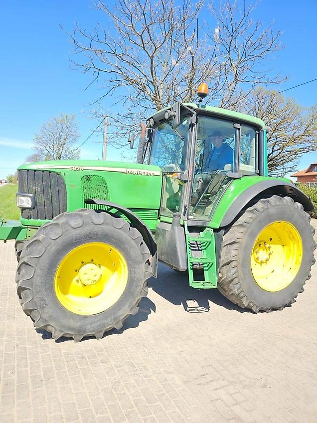 John Deere 6820