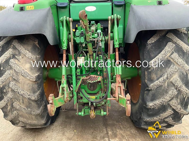 John Deere 6820