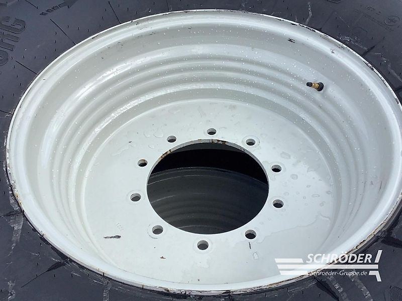 Valtra TRELLEBORG 600/70 R28 + 710/70 R42