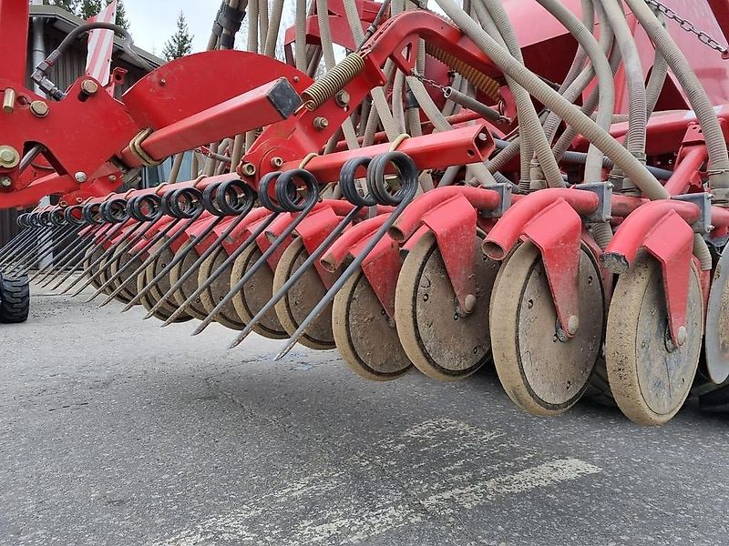 Kverneland U-DRILL 3000 PLUS