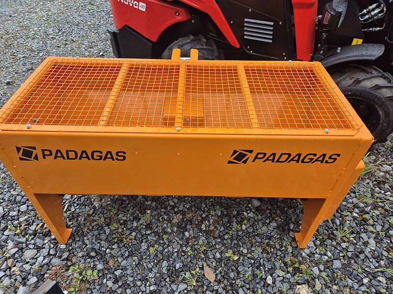 PADAGAS SP-240 Kastenstreuer Traktor Kubota Isek