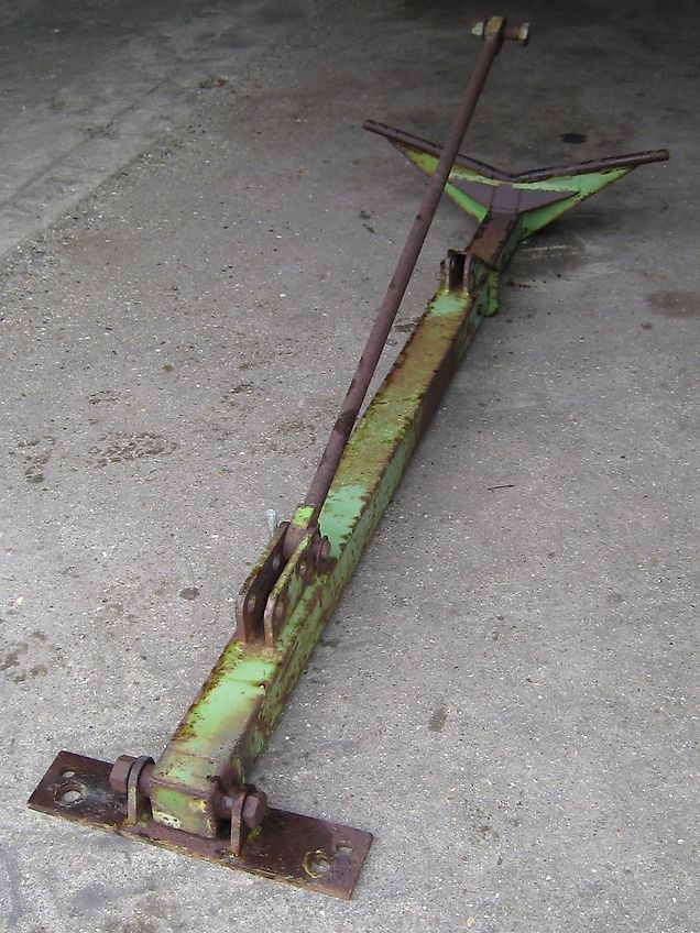 Dowdeswell.    Lemken. Plough press arms