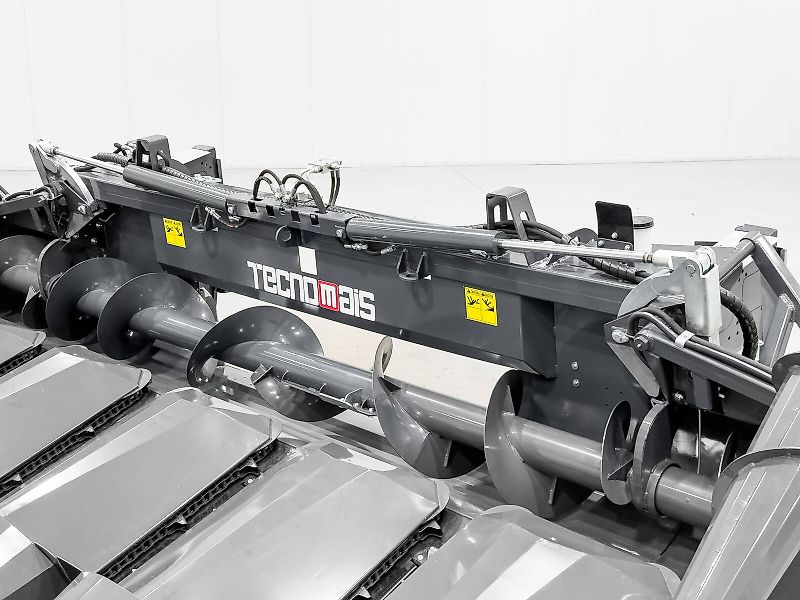 Tecnomais TMRP2 6R-F corn header, 6 row, foldable, 75 cm, for John Deere W and T combines, chopper, stalk crushers