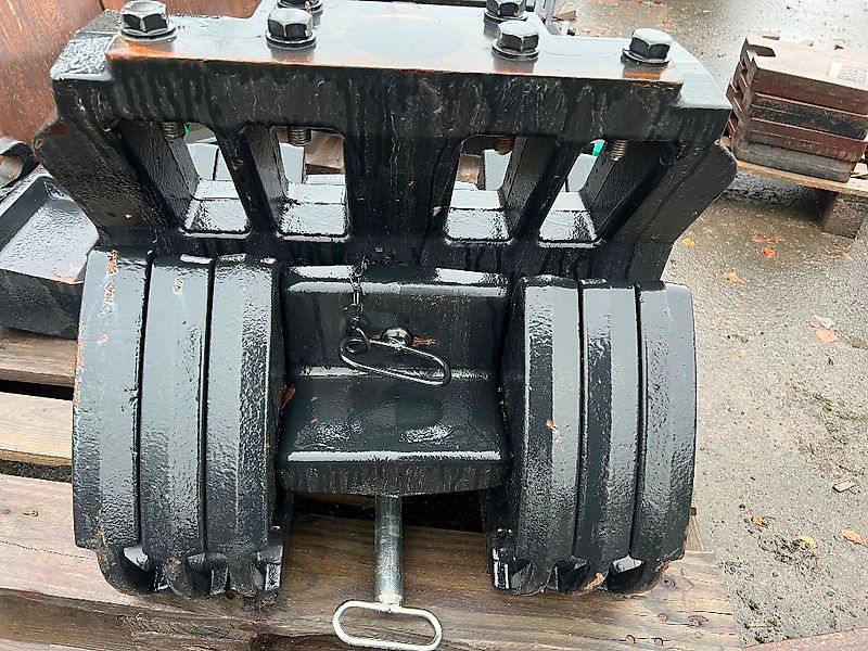 New Holland Alkuperäinen Etupaino 355kg