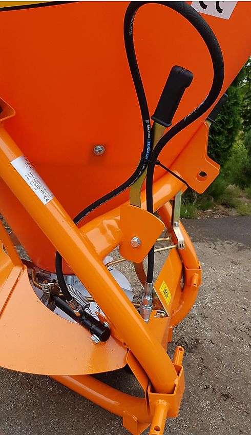 Top-Agro Winterdienststreuer Salzstreuer Sandstreuer NEU 400L Plane SSO400 WINTERAKTION