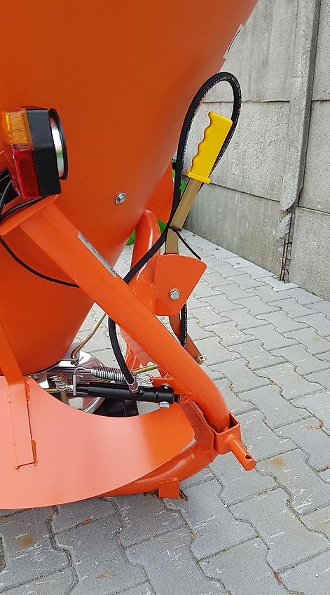 Top-Agro Winterdienststreuer Salzstreuer Sandstreuer NEU 400L Plane SSO400 WINTERAKTION