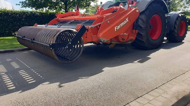 FarmaX Farmax LRP Profi 300 300cm Arbeitsbreite 55cm Arbeitstiefe Mit Hydraulischer Arbeitstifeneinstellung 5Grubberstile 100% Pakerwalze 80cm Durchmesseer Kampfgewicht 1700kg Fremdörpersicherun über Nockenschaltkupplung Nockenringwalze 80cm