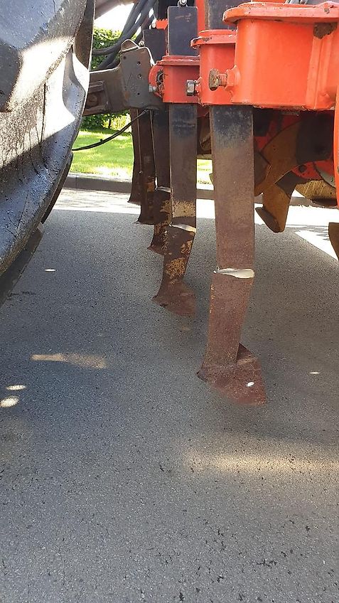 FarmaX Farmax LRP Profi 300 300cm Arbeitsbreite 55cm Arbeitstiefe Mit Hydraulischer Arbeitstifeneinstellung 5Grubberstile 100% Pakerwalze 80cm Durchmesseer Kampfgewicht 1700kg Fremdörpersicherun über Nockenschaltkupplung Nockenringwalze 80cm