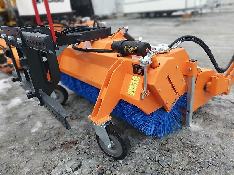 PADAGAS FOX H Kehrmaschine Hoflader Radlader Traktor